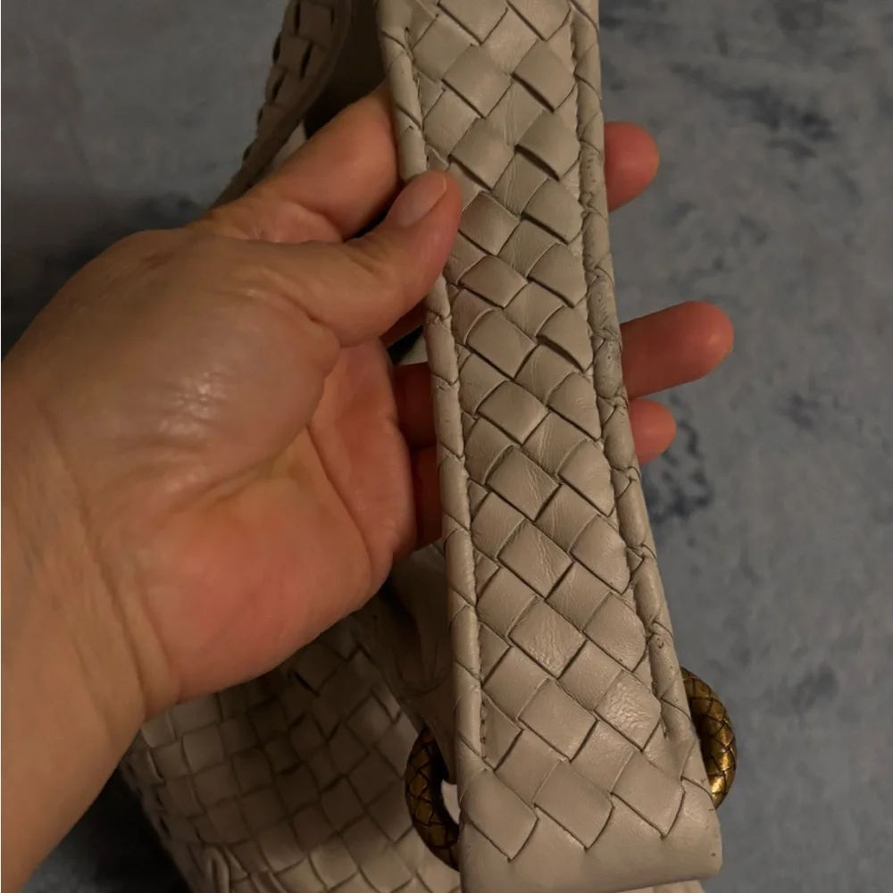 Bottega Veneta Cream Hobo Bag with Woven Leather and Curved Design - Picture 11 of 16